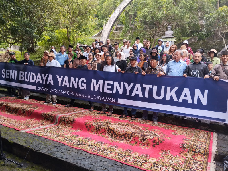 Ratusan Orang Hadiri Haul ke-99 Saptohoedojo di Makam Giri Sapto